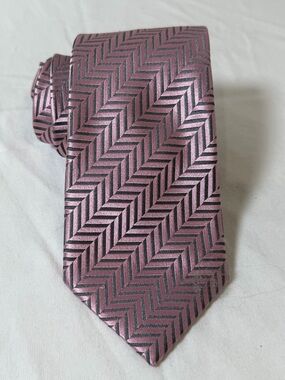 Ermenegildo Zegna 100% Silk Made in Italy Pink Chevron Textured Silk Tie